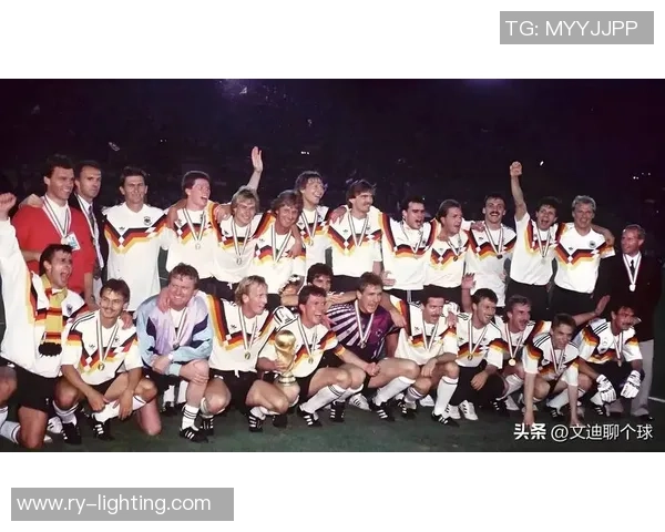 最老退役足球明星的传奇人生与辉煌成就回顾