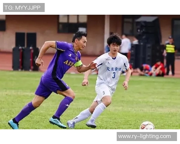 足球明星们的经典踢球姿势解析与技巧分享让你也能成为场上焦点 足球明星们的经典踢球姿势解析与技巧分享让你也能成为场上焦点