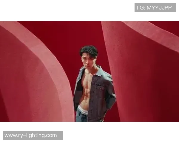 足球明星腹肌魅力大比拼展现运动员完美身材与健康生活方式 足球明星腹肌魅力大比拼展现运动员完美身材与健康生活方式