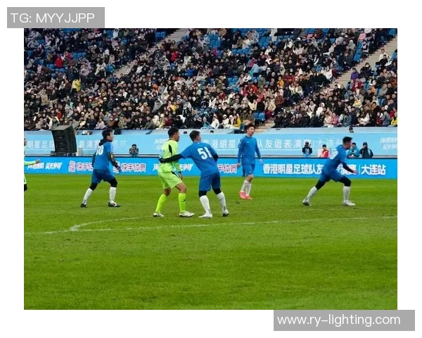 足球明星精彩瞬间踩球车挑战视频引发热议与欢笑 足球明星精彩瞬间踩球车挑战视频引发热议与欢笑