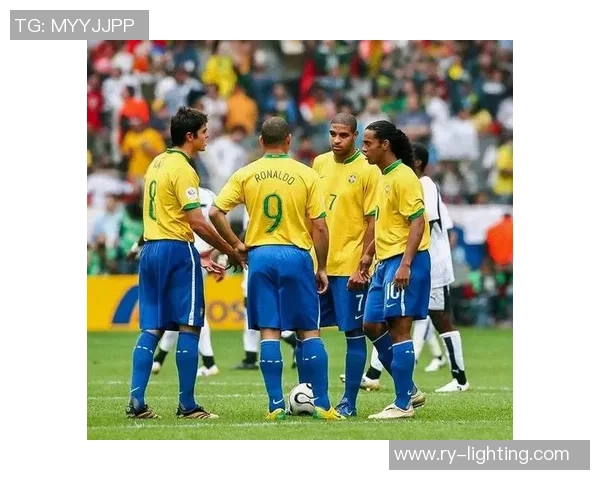 近期足球明星同框合影展现球场魅力与友谊瞬间的精彩时刻 近期足球明星同框合影展现球场魅力与友谊瞬间的精彩时刻